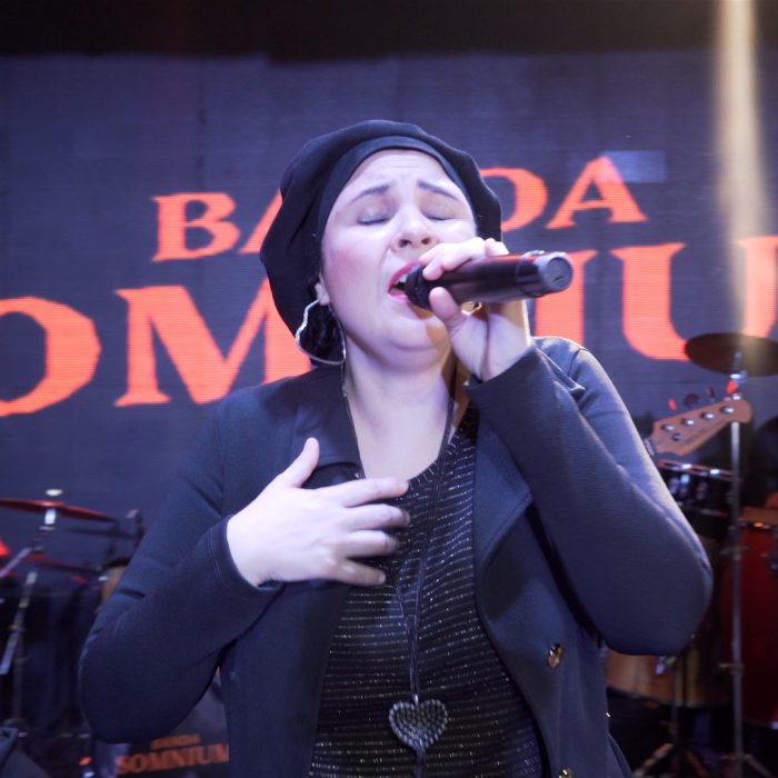 cantora na banda para eventos somnium